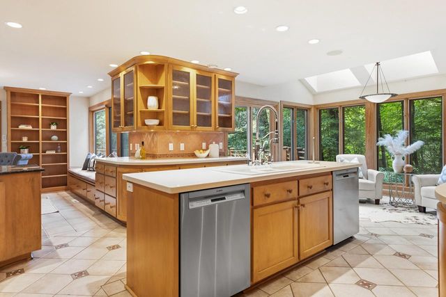 9910 N Corey LANE, Mequon, WI 53092