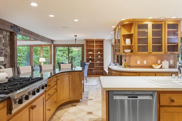 9910 N Corey LANE, Mequon, WI 53092