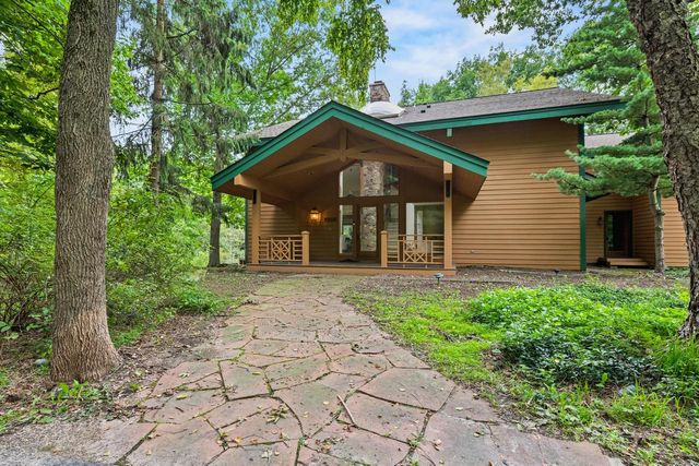 9910 N Corey LANE, Mequon, WI 53092