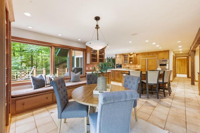 9910 N Corey LANE, Mequon, WI 53092