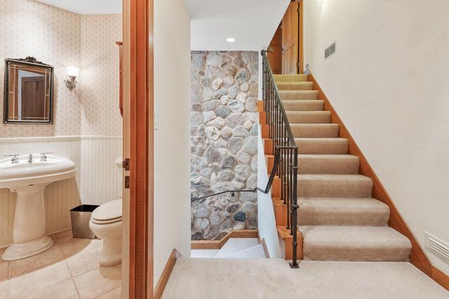 9910 N Corey LANE, Mequon, WI 53092