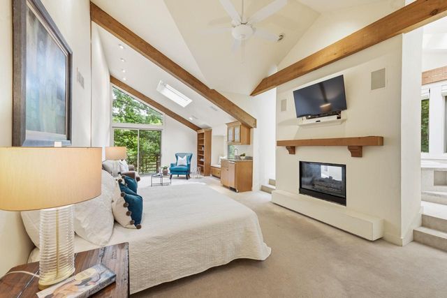 9910 N Corey LANE, Mequon, WI 53092