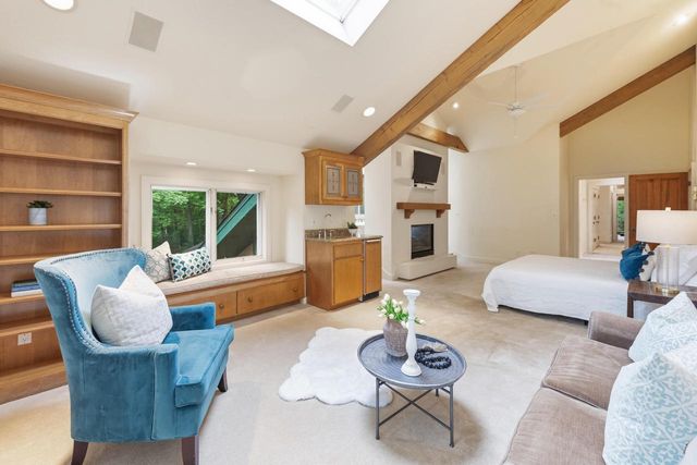 9910 N Corey LANE, Mequon, WI 53092