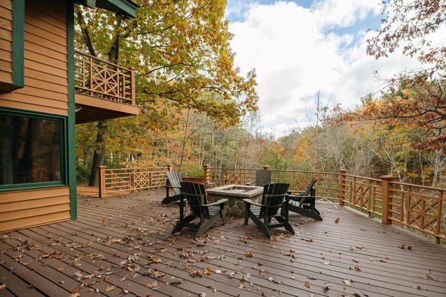 9910 N Corey LANE, Mequon, WI 53092