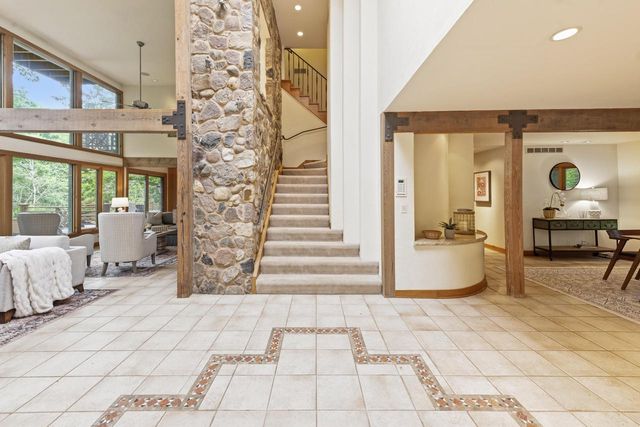 9910 N Corey LANE, Mequon, WI 53092