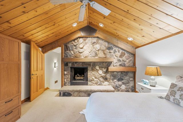 9910 N Corey LANE, Mequon, WI 53092