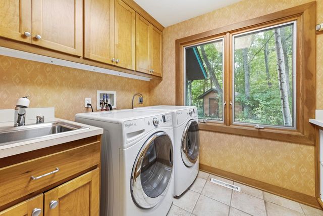 9910 N Corey LANE, Mequon, WI 53092