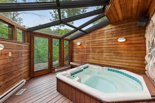 9910 N Corey LANE, Mequon, WI 53092