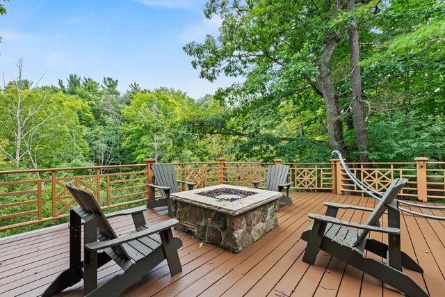 9910 N Corey LANE, Mequon, WI 53092