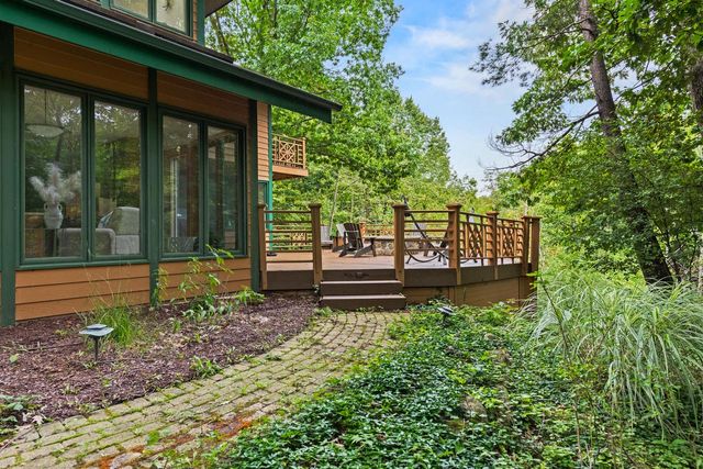 9910 N Corey LANE, Mequon, WI 53092