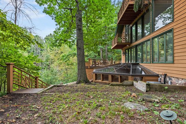 9910 N Corey LANE, Mequon, WI 53092