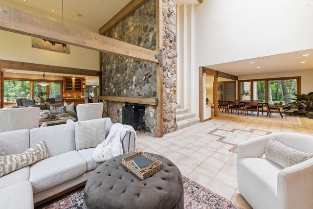9910 N Corey LANE, Mequon, WI 53092
