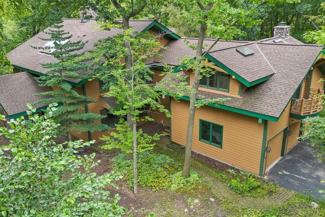 9910 N Corey LANE, Mequon, WI 53092