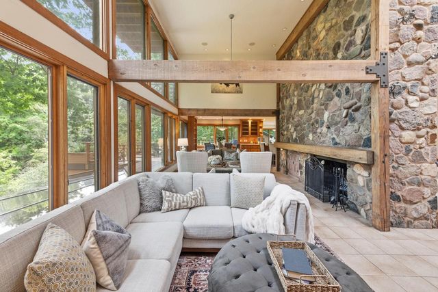 9910 N Corey LANE, Mequon, WI 53092