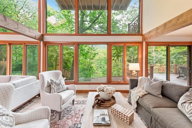 9910 N Corey LANE, Mequon, WI 53092