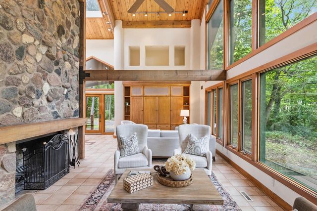 9910 N Corey LANE, Mequon, WI 53092