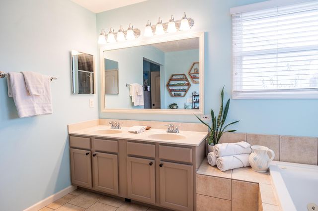 181 Seatrain Drive, Delaware, OH 43015