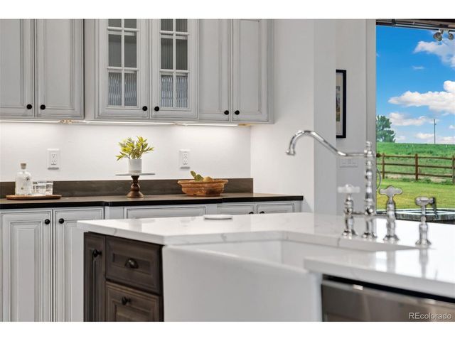 9260 Meadow Farms Dr, Milliken, CO 80543