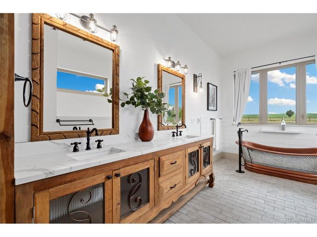 9260 Meadow Farms Dr, Milliken, CO 80543