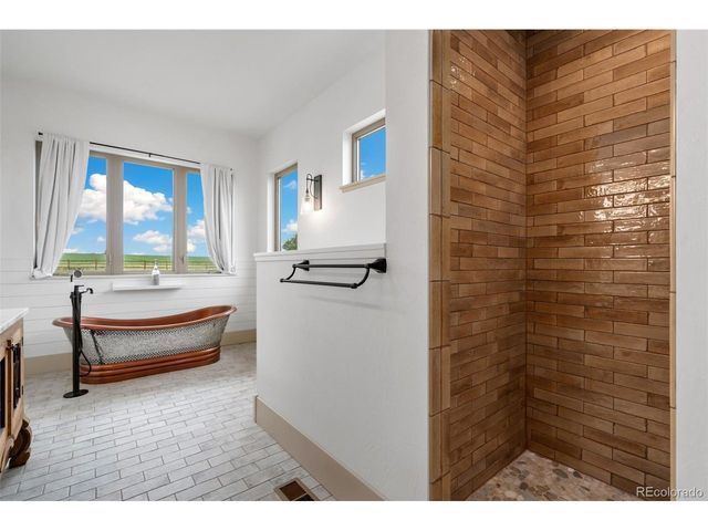 9260 Meadow Farms Dr, Milliken, CO 80543