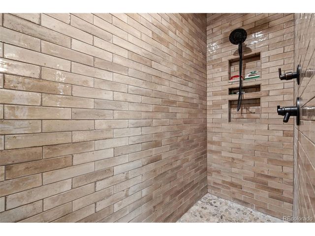 9260 Meadow Farms Dr, Milliken, CO 80543