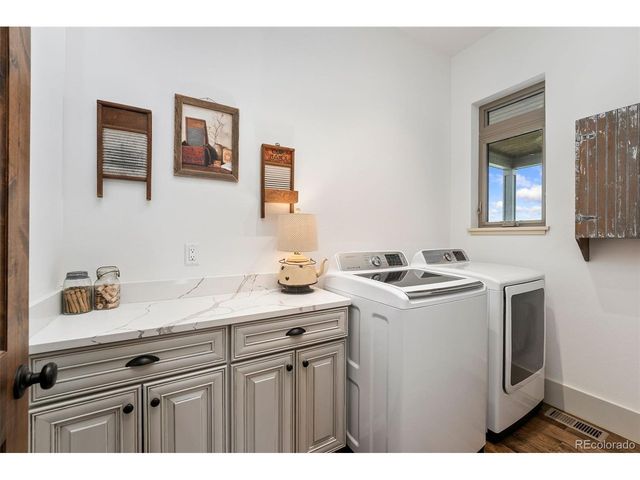 9260 Meadow Farms Dr, Milliken, CO 80543