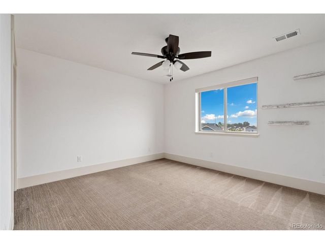 9260 Meadow Farms Dr, Milliken, CO 80543