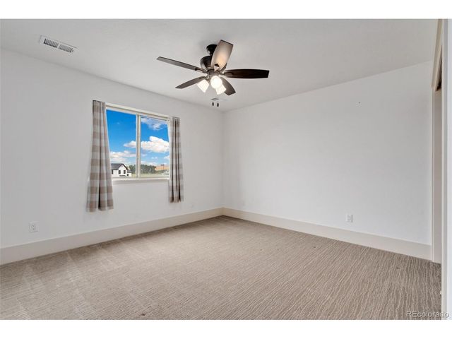 9260 Meadow Farms Dr, Milliken, CO 80543