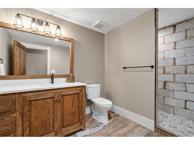 9260 Meadow Farms Dr, Milliken, CO 80543