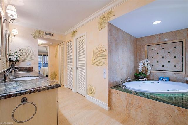 4401 Gulf Shore BLVD N # C905, Naples, FL 34103