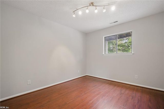 3200 Lynnhaven Dr Apt 202, Virginia Beach, VA 23451