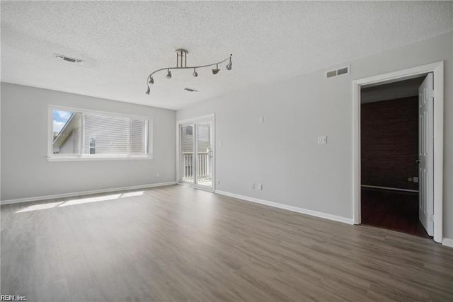 3200 Lynnhaven Dr Apt 202, Virginia Beach, VA 23451