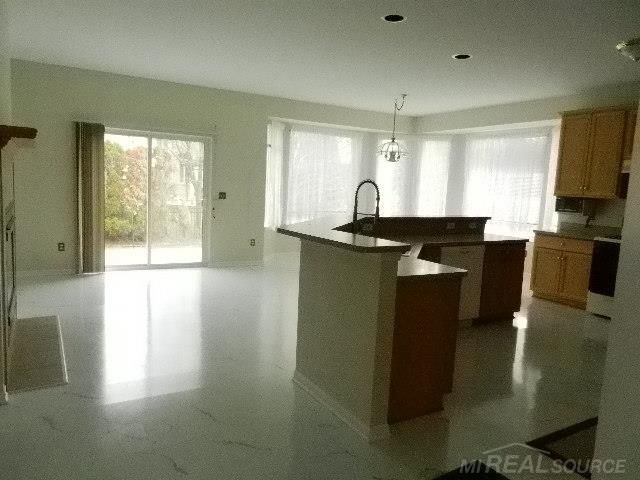 48364 Franklin Drive, Macomb, MI 48044