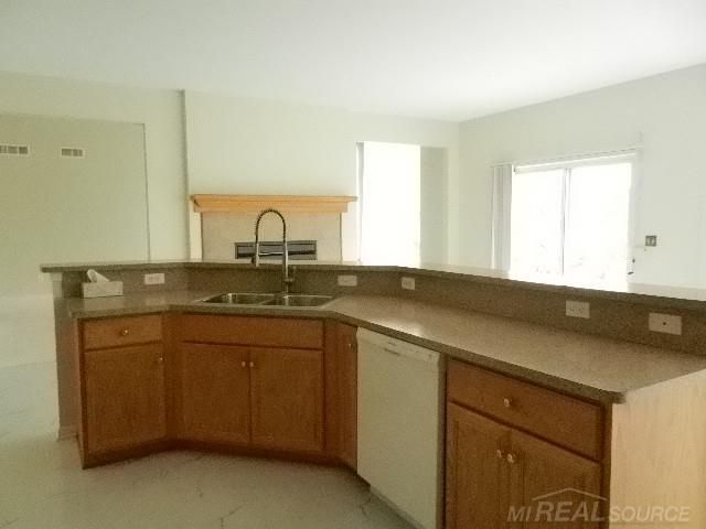 48364 Franklin Drive, Macomb, MI 48044