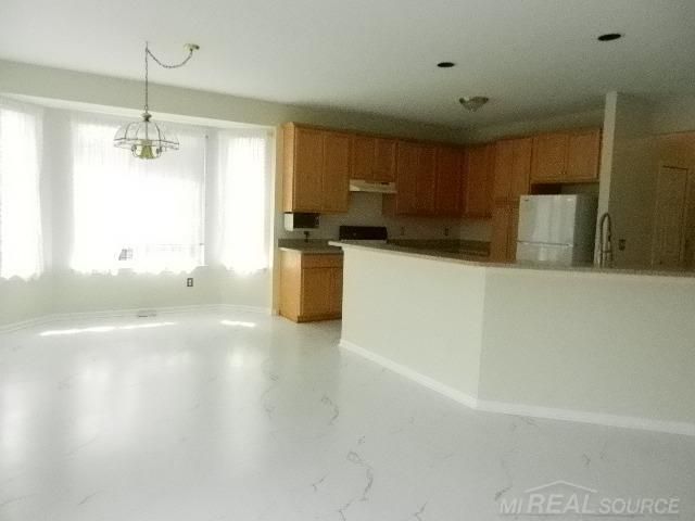 48364 Franklin Drive, Macomb, MI 48044