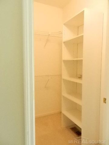 48364 Franklin Drive, Macomb, MI 48044