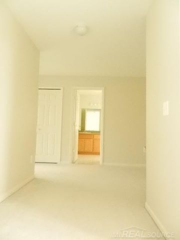 48364 Franklin Drive, Macomb, MI 48044