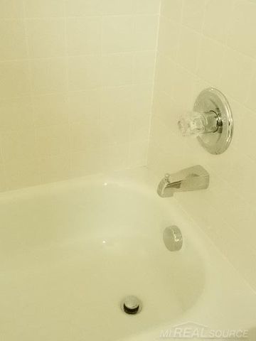 48364 Franklin Drive, Macomb, MI 48044