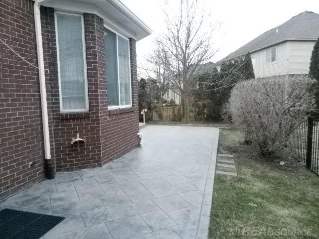 48364 Franklin Drive, Macomb, MI 48044