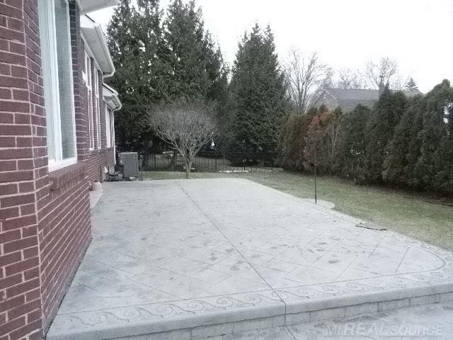 48364 Franklin Drive, Macomb, MI 48044