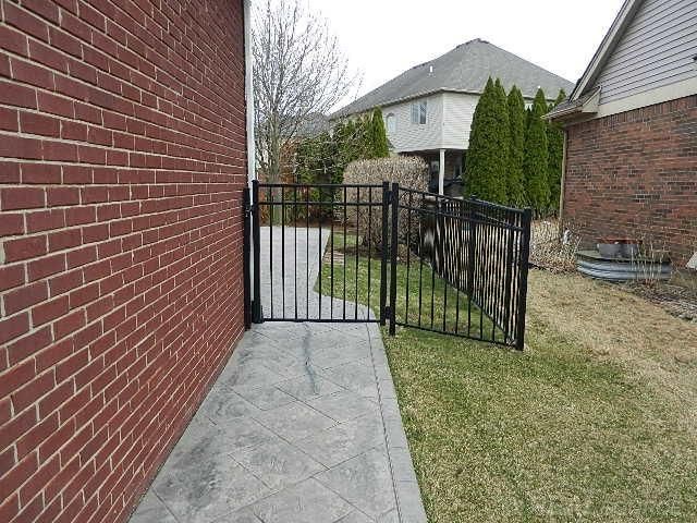 48364 Franklin Drive, Macomb, MI 48044