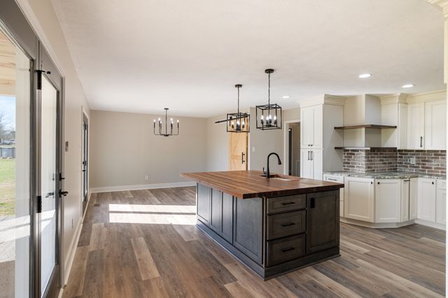 2351 Feedmill Rd, Chapel Hill, TN 37034