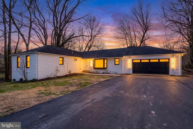 5110 PRESTWICK DR, Fairfax, VA 22030