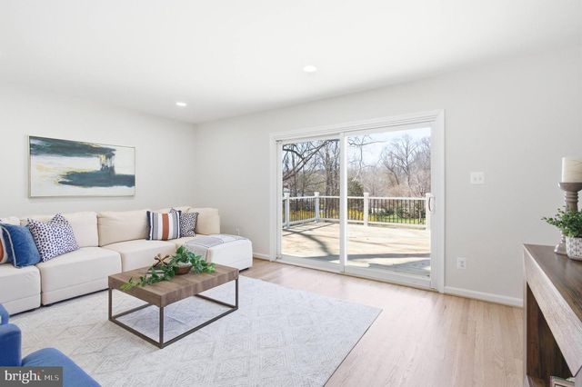 5110 PRESTWICK DR, Fairfax, VA 22030