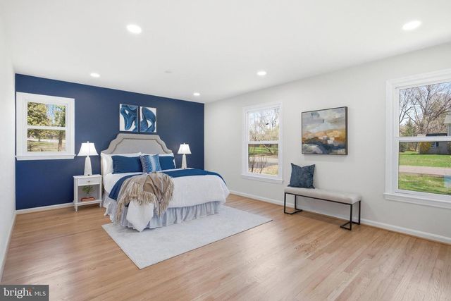 5110 PRESTWICK DR, Fairfax, VA 22030