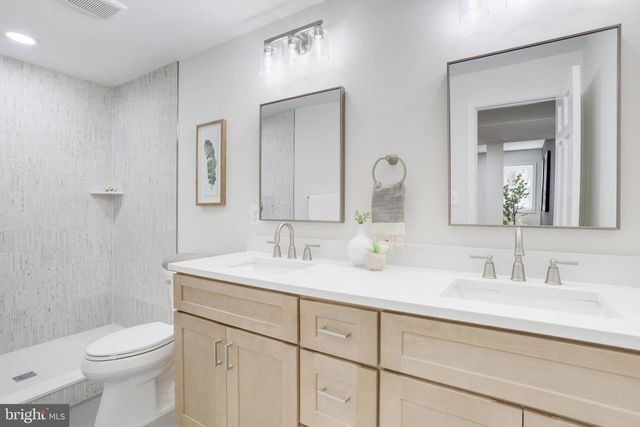 5110 PRESTWICK DR, Fairfax, VA 22030