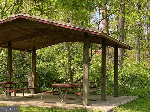 5110 PRESTWICK DR, Fairfax, VA 22030