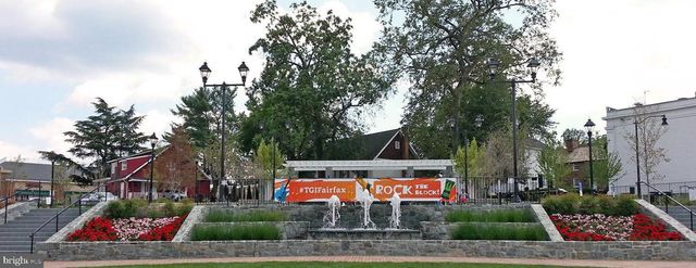 5110 PRESTWICK DR, Fairfax, VA 22030