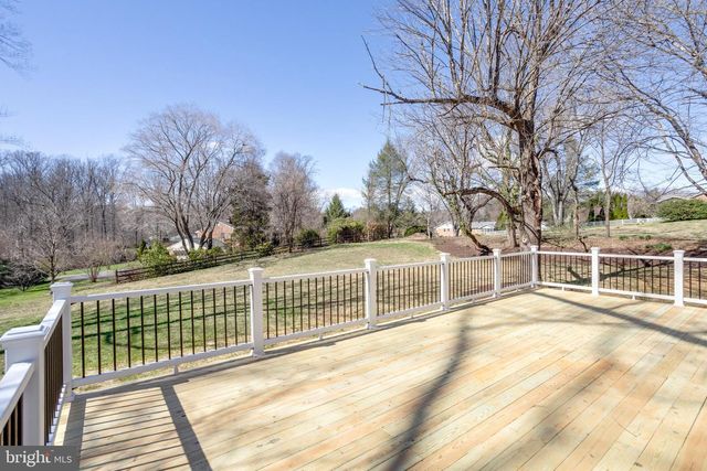 5110 PRESTWICK DR, Fairfax, VA 22030