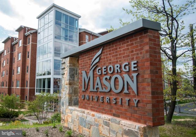 5110 PRESTWICK DR, Fairfax, VA 22030